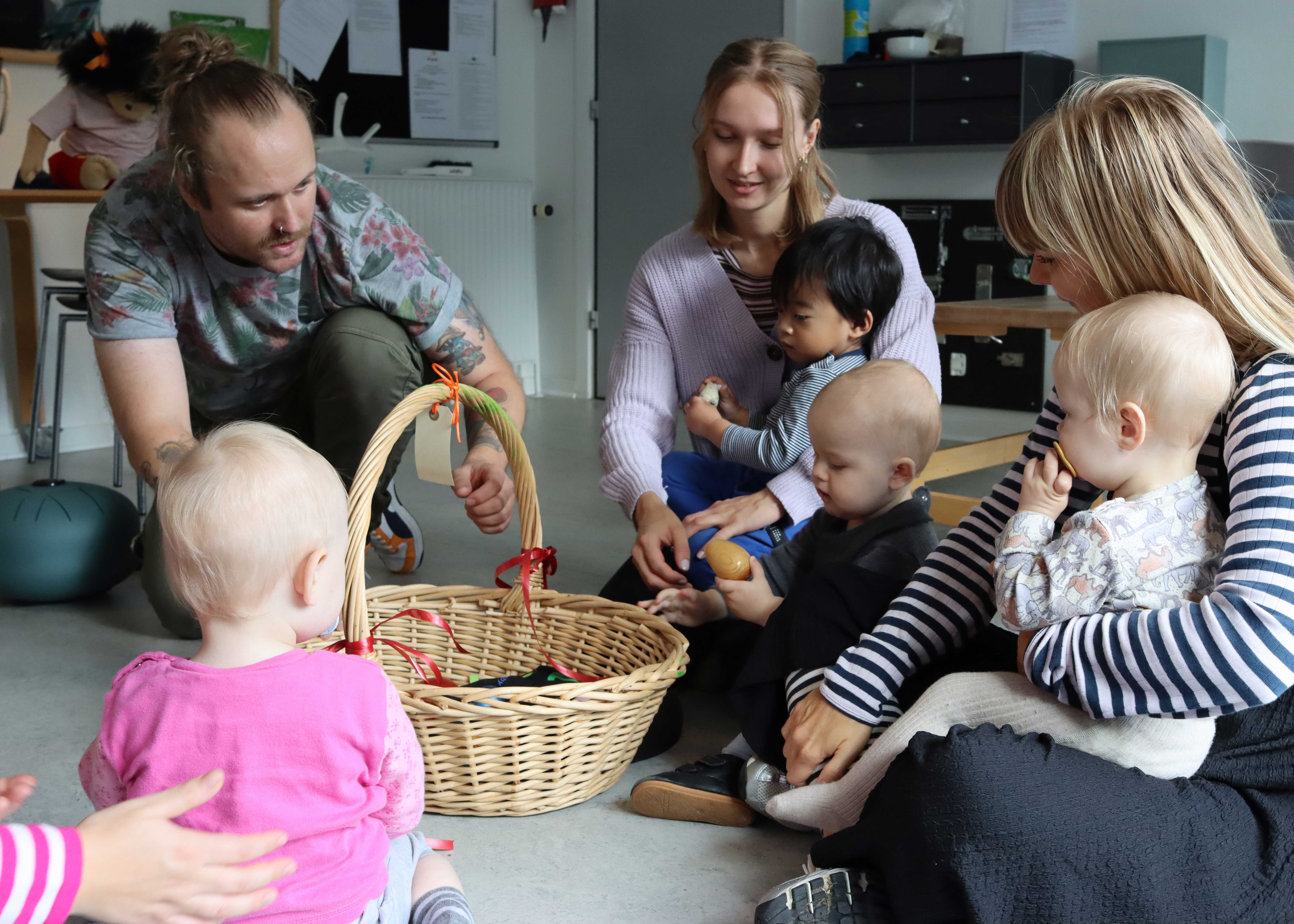 De mindste børn er samlet på en stue - og vi lægger vægt på at lave en god indkøring sammen med forældrene