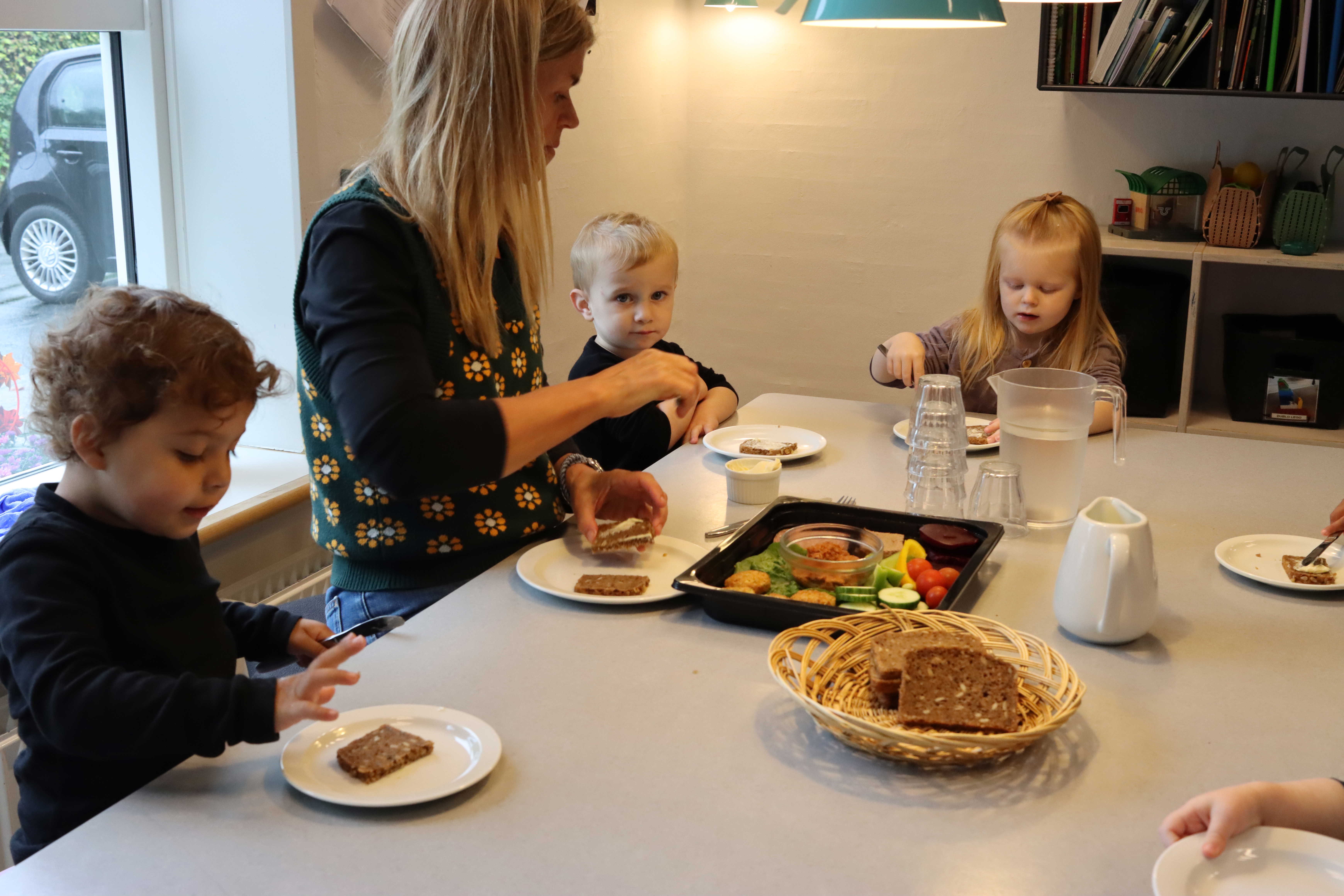 Forældrene er hvert 2. år med til at vælge, hvilken type frokostordning der skal være